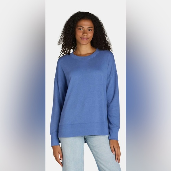 Women’s Blue Long Sleeve Sweatshirt with High Low Hem in Blue - Picture 2 of 6